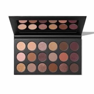 18T Truth Or Bare Artistry Palette